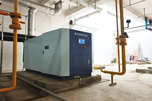 河南某酒店管理公司使用方快鍋爐兩臺(tái)1.5噸天然氣常壓熱水鍋爐