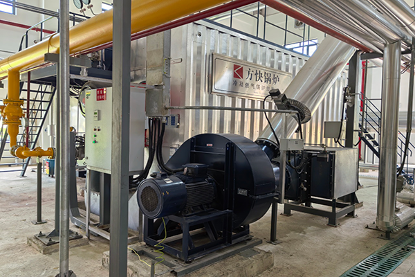 常山某天然氣公司使用方快鍋爐一臺(tái)10噸一臺(tái)15噸燃?xì)鉄崴仩t