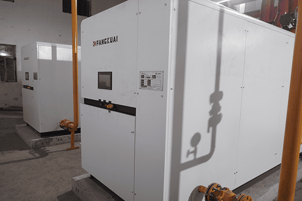 燈塔市某礦業(yè)公司使用方快鍋爐2臺(tái)2800kw燃?xì)庹婵諢崴仩t