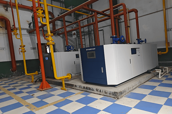 寧夏某鍋爐房使用方快鍋爐兩臺(tái)350kwr燃?xì)鉄崴仩t